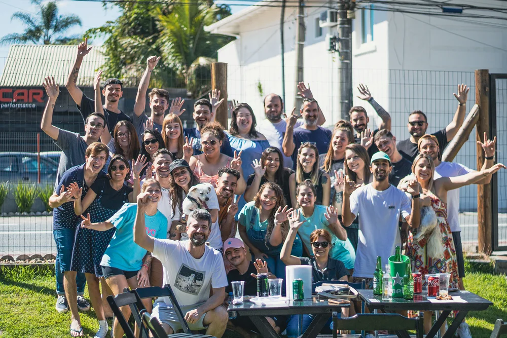 Equipe Marvee reunida em uma confraternização ao ar livre em 2023