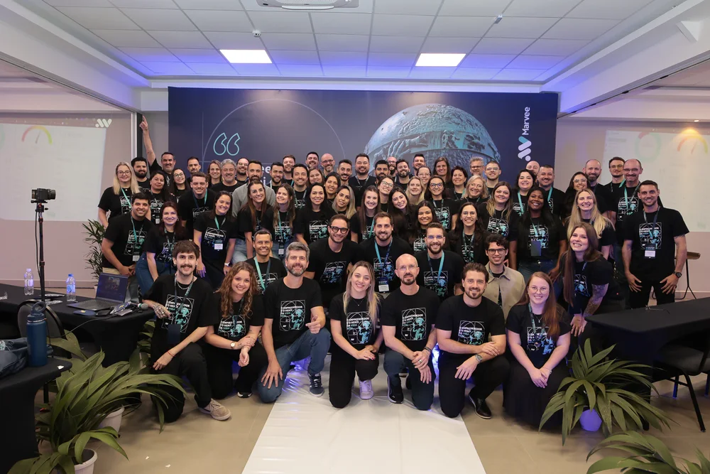 Equipe Marvee reunida em um evento em 2025